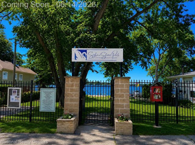 2639 Woodbine Drive, Waterford Charter Township, MI 48328