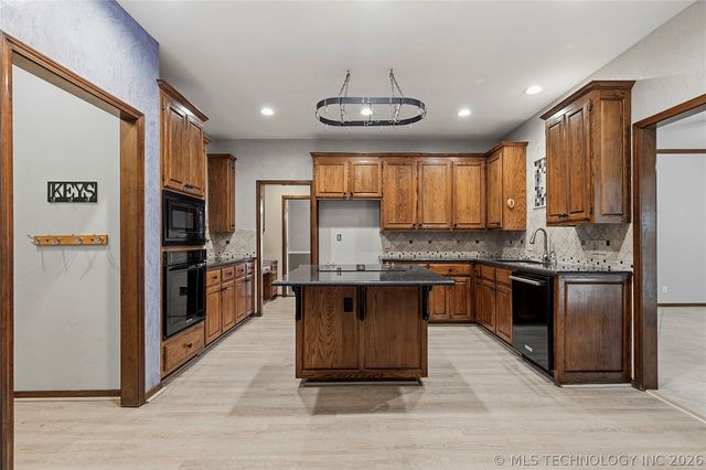 5604 E 101st Place, Tulsa, OK 74137