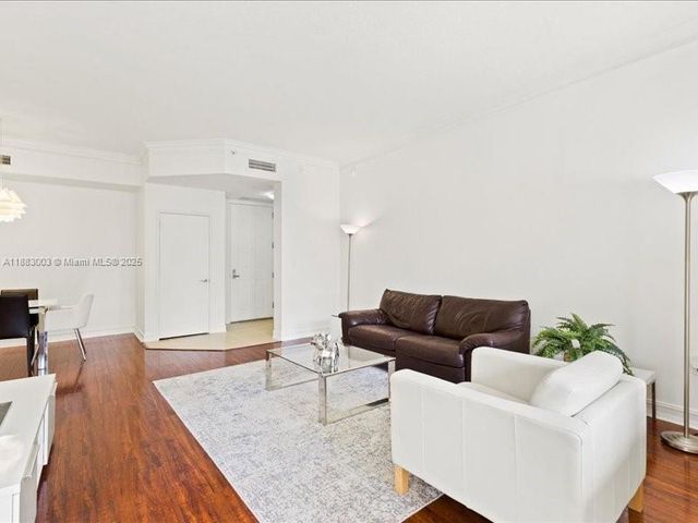 3001 NE 185th St 121, Aventura, FL 33180