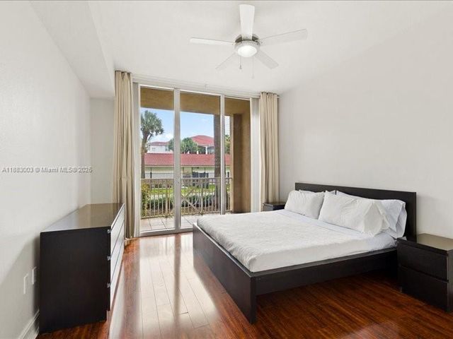 3001 NE 185th St 121, Aventura, FL 33180