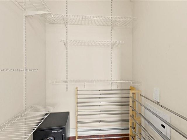 3001 NE 185th St 121, Aventura, FL 33180