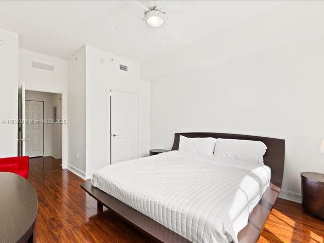 3001 NE 185th St 121, Aventura, FL 33180