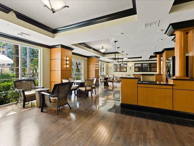 3001 NE 185th St 121, Aventura, FL 33180