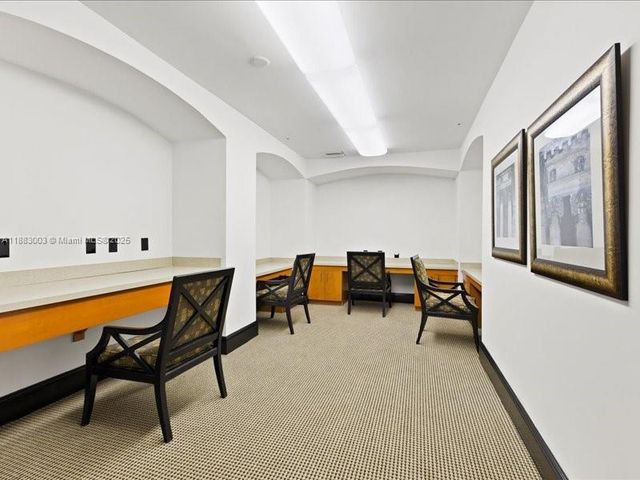 3001 NE 185th St 121, Aventura, FL 33180