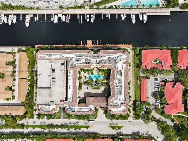 3001 NE 185th St 121, Aventura, FL 33180