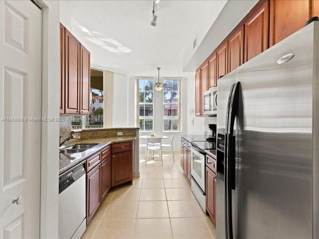 3001 NE 185th St 121, Aventura, FL 33180