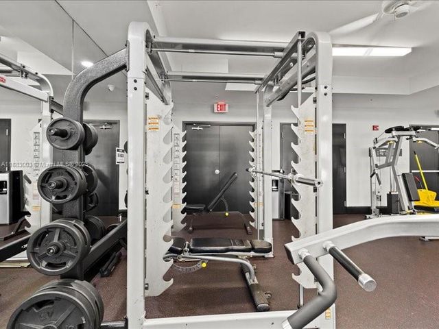 3001 NE 185th St 121, Aventura, FL 33180