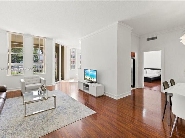 3001 NE 185th St 121, Aventura, FL 33180