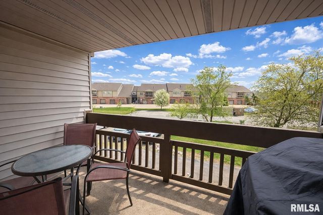4551 N THORNHILL Drive, Peoria, IL 61615