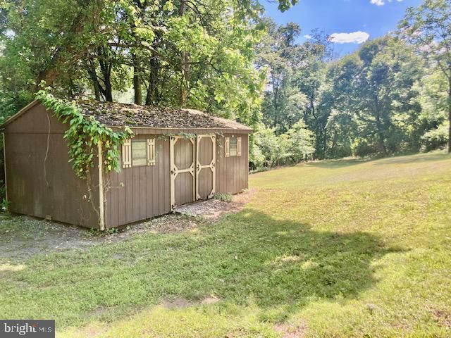 1025 GREEN HILLS RD, Birdsboro, PA 19508