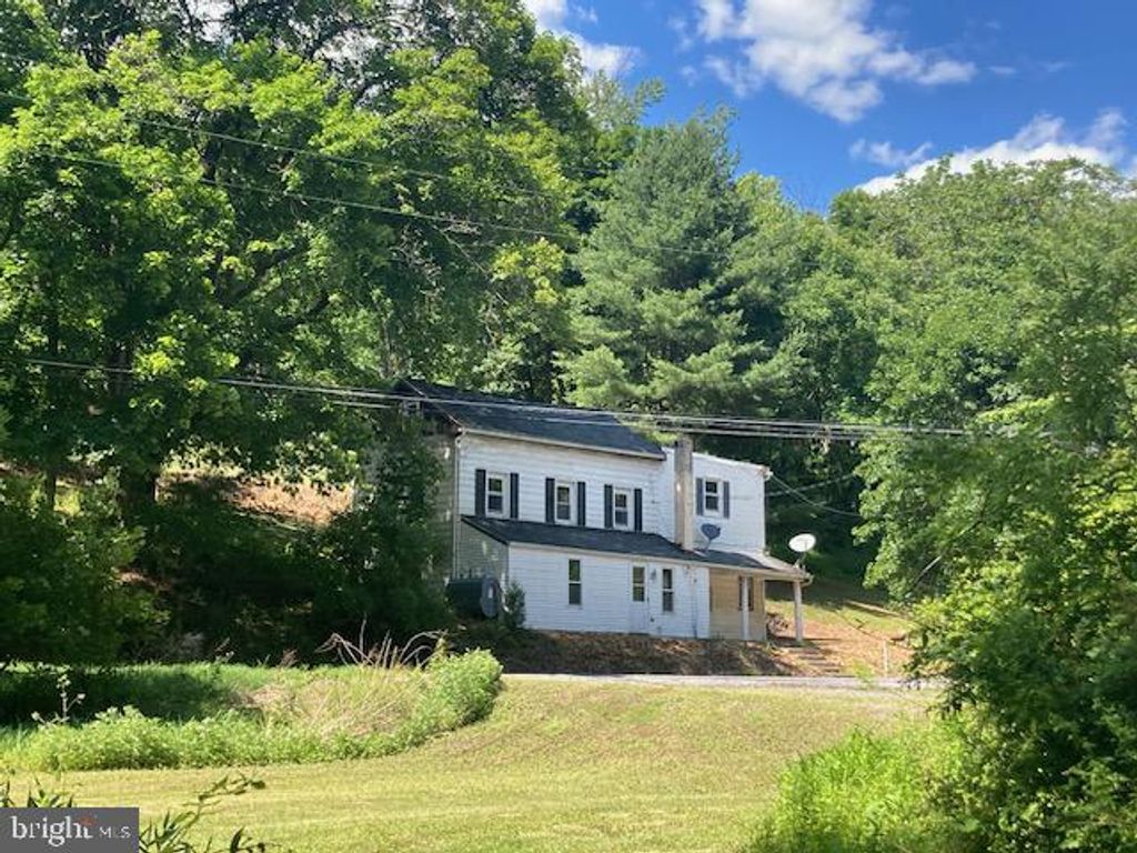1025 GREEN HILLS RD, Birdsboro, PA 19508