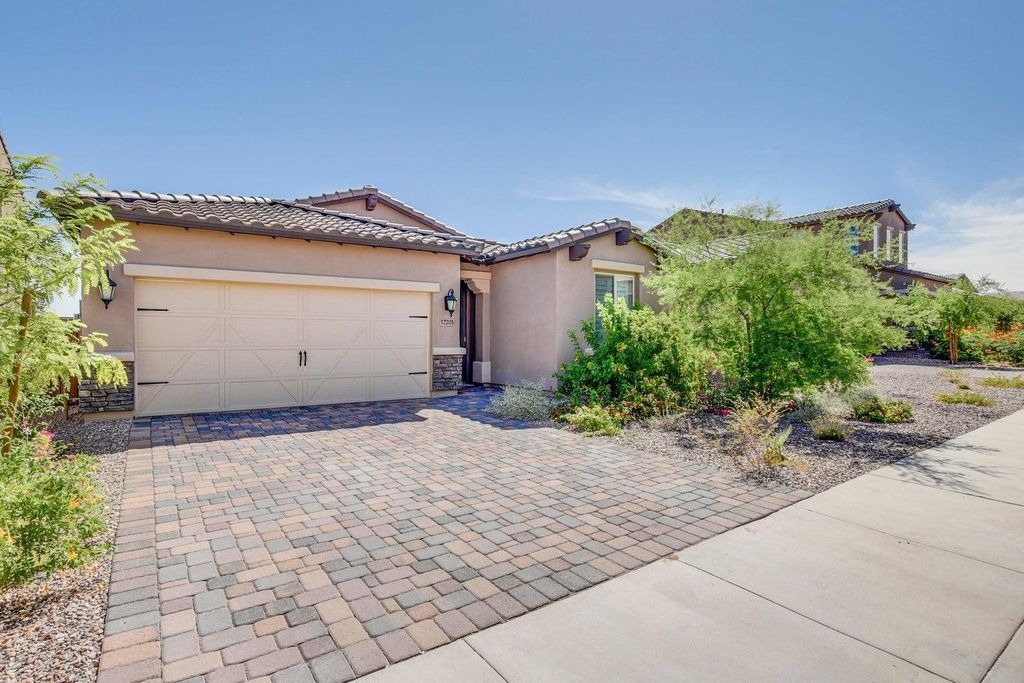 12701 W Caraveo Place, Peoria, AZ 85383