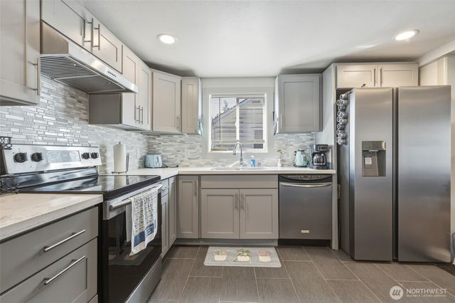 8235 E B Street, Tacoma, WA 98404