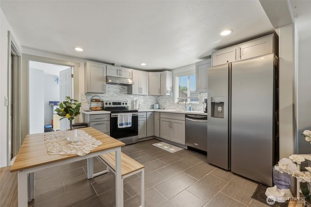 8235 E B Street, Tacoma, WA 98404