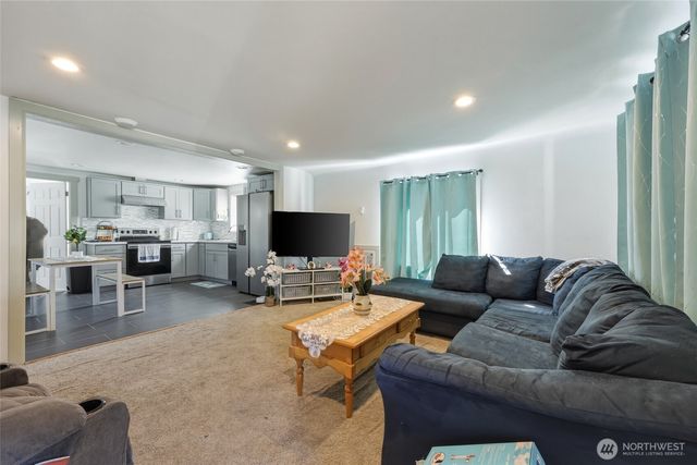 8235 E B Street, Tacoma, WA 98404