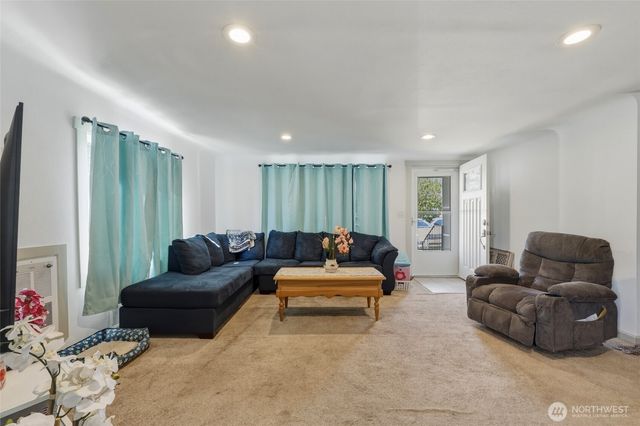 8235 E B Street, Tacoma, WA 98404