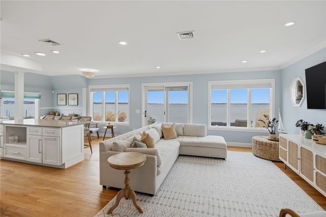 360 Shawomet Avenue, Warwick, RI 02889