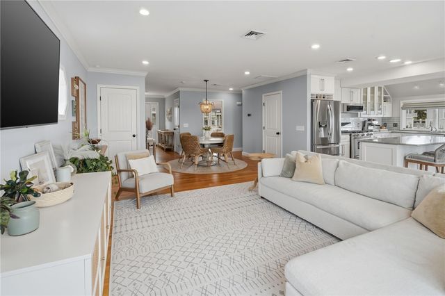 360 Shawomet Avenue, Warwick, RI 02889