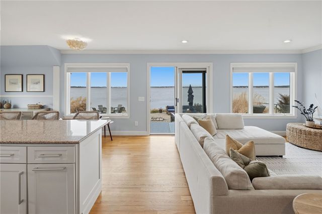 360 Shawomet Avenue, Warwick, RI 02889