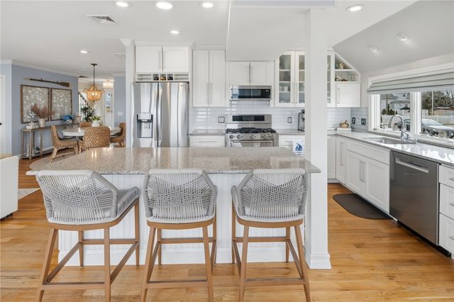 360 Shawomet Avenue, Warwick, RI 02889