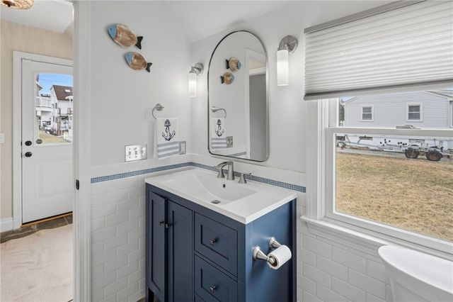 360 Shawomet Avenue, Warwick, RI 02889