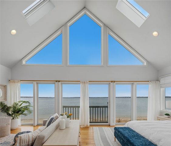 360 Shawomet Avenue, Warwick, RI 02889