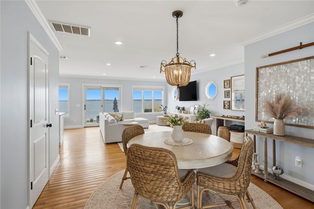 360 Shawomet Avenue, Warwick, RI 02889