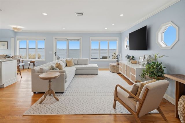 360 Shawomet Avenue, Warwick, RI 02889