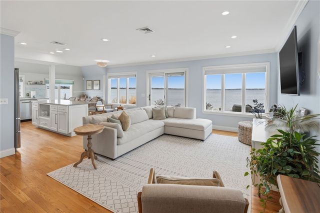 360 Shawomet Avenue, Warwick, RI 02889