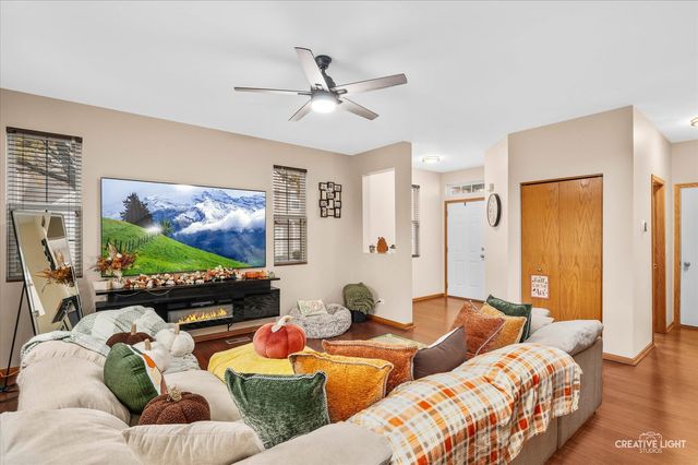 2406 Brush Hill Circle, Joliet, IL 60432