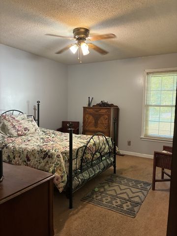 23 Moorewood Dr, Jackson, TN 38305