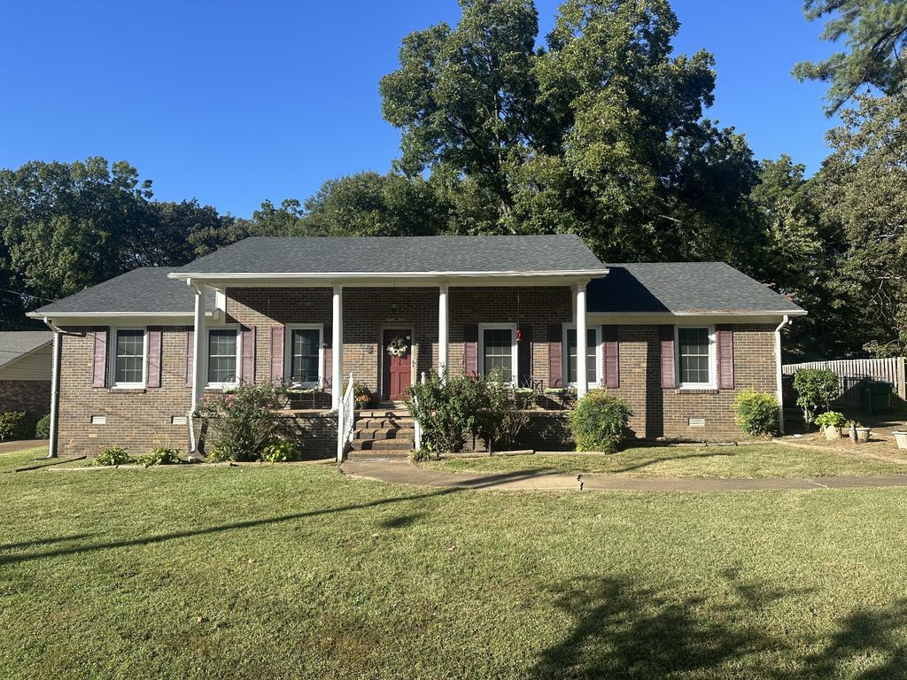 23 Moorewood Dr, Jackson, TN 38305