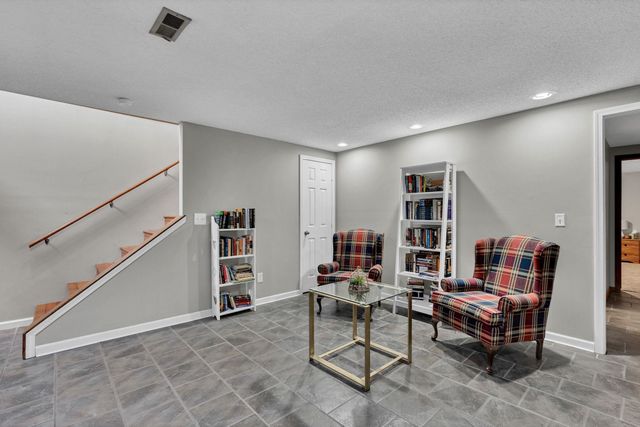 1666 S Willow Oak Ct, Wichita, KS 67230