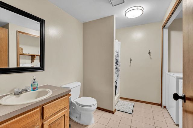 1666 S Willow Oak Ct, Wichita, KS 67230