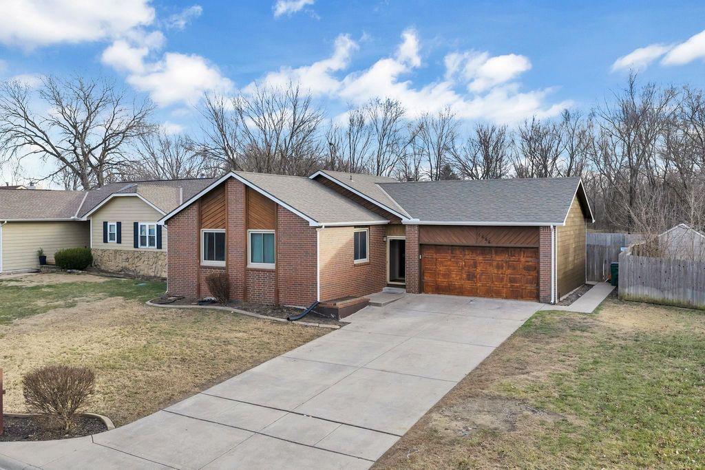 1666 S Willow Oak Ct, Wichita, KS 67230