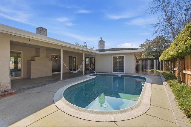 16227 Spring Creek Dr, Ripon, CA 95366