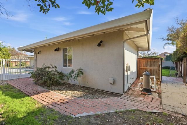 16227 Spring Creek Dr, Ripon, CA 95366