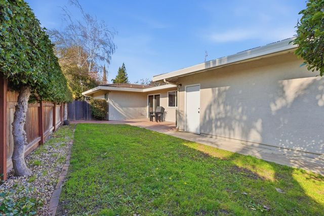 16227 Spring Creek Dr, Ripon, CA 95366