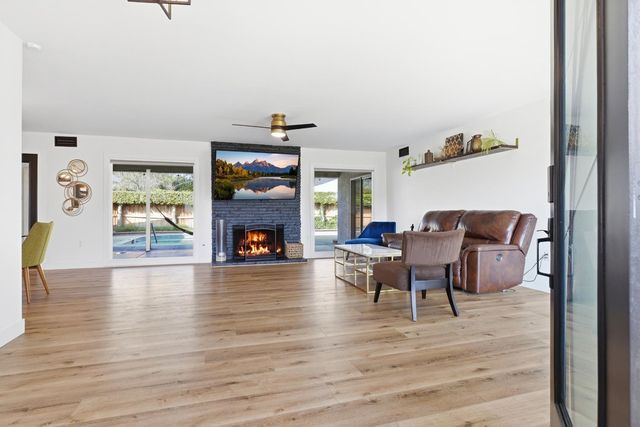 16227 Spring Creek Dr, Ripon, CA 95366