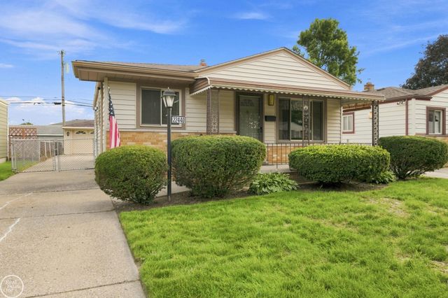 22440 Lake Drive, Saint Clair Shores, MI 48082