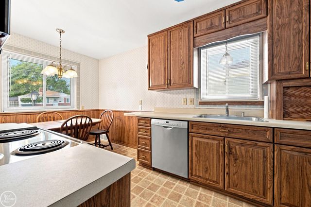 22440 Lake Drive, Saint Clair Shores, MI 48082