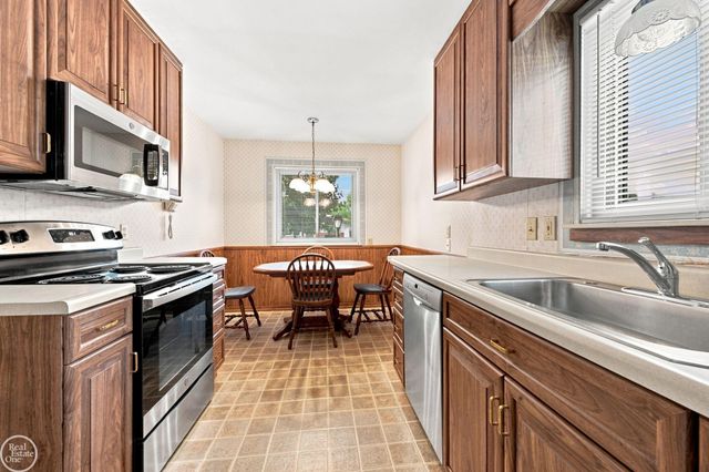22440 Lake Drive, Saint Clair Shores, MI 48082