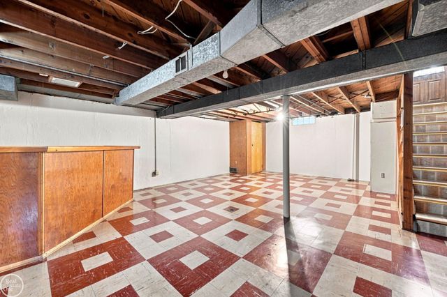 22440 Lake Drive, Saint Clair Shores, MI 48082