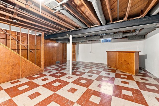22440 Lake Drive, Saint Clair Shores, MI 48082