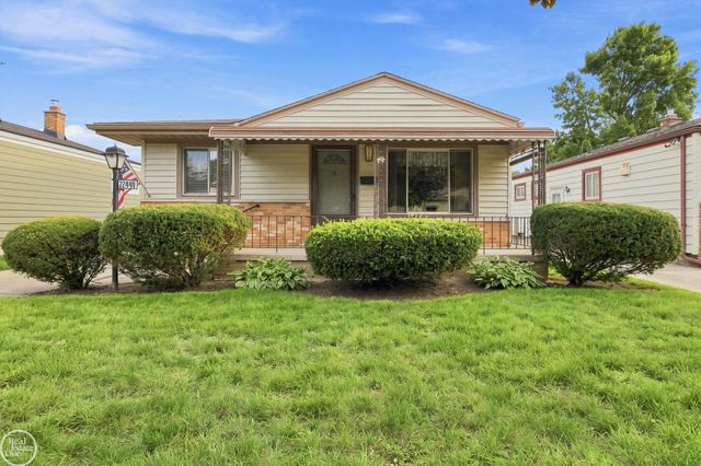 22440 Lake Drive, Saint Clair Shores, MI 48082