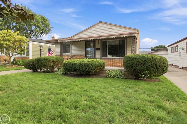 22440 Lake Drive, Saint Clair Shores, MI 48082