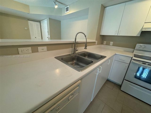 111 Yacht Club Way 107, Hypoluxo, FL 33462