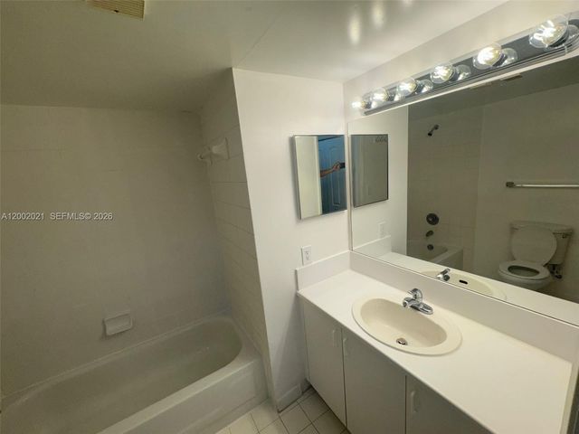 111 Yacht Club Way 107, Hypoluxo, FL 33462