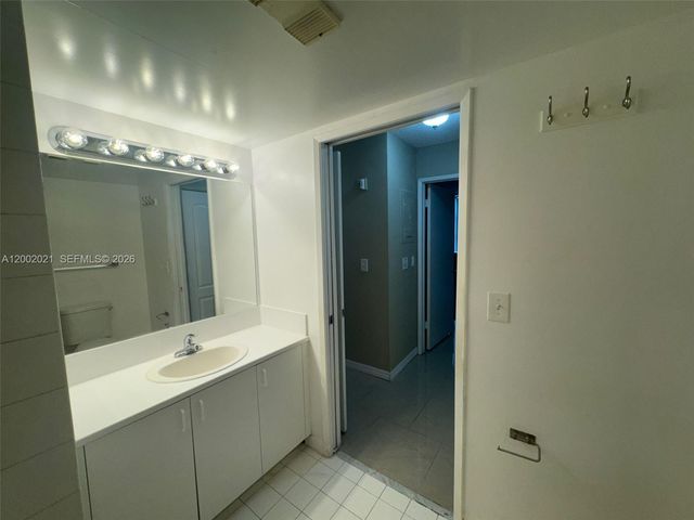 111 Yacht Club Way 107, Hypoluxo, FL 33462