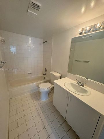 111 Yacht Club Way 107, Hypoluxo, FL 33462